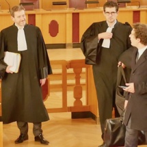 Lees avocats des parties : Maître Régis Froger (à gauche) pour la Mairie de Paris et Maître Jeremie Assous (à droite) pour la SARL Loisirs Associés) © VD / PT