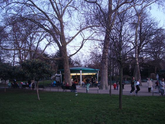 Les enfants du 8e et du 17e bientôt privés de manège ?