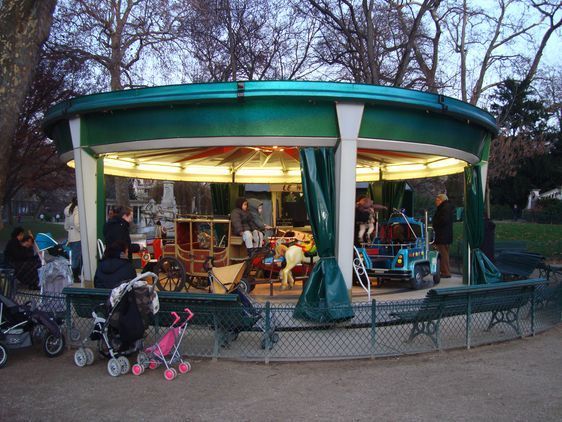 Les enfants du 8e et du 17e bientôt privés de manège ?