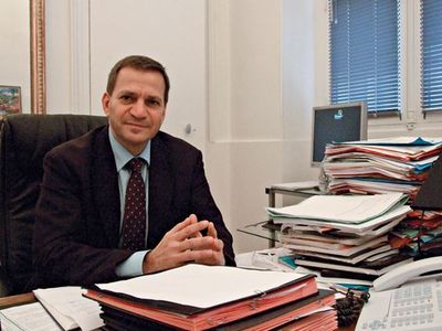 Patrick Karam a été militant associatif de 1987 à 2006 avant d'être nommé en 2007 Délégué interministériel pour l'égalité des chances des Français d'outre-mer