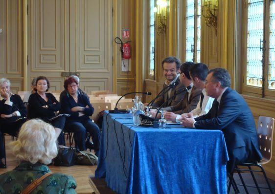 David-Hervé Boutin, élu du conseil de quartier Monnaie, Jean-Paul Lecoq, maire du 6ème, Antoine Salmon, commissaire du 6ème, et Olivier Passelecq, conseiller chargé de la sécurité