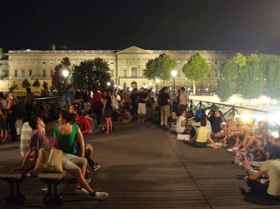 Lire l'article du 20 août 2009 sur la situation sur le Pont des Arts