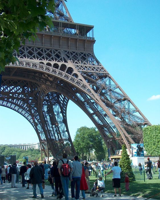 (c) RJD : Des touristes sur le Champ de Mars