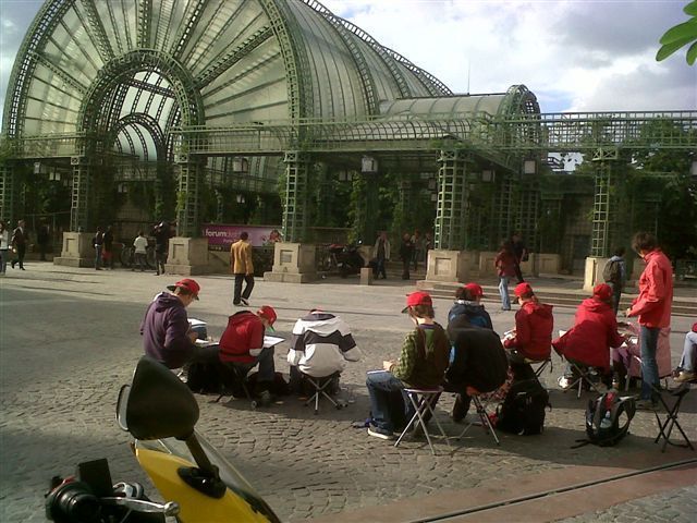 (c) A. Brunetti : Elèves artistes croquant la Porte du Pont Neuf