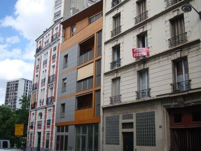 (c) MdlM - Le 1er HLM en bois de Paris a été réalisé par la SIEMP, un chantier ouvert  à des petites entreprises, comme des charpentiers travaillant au centimètre près