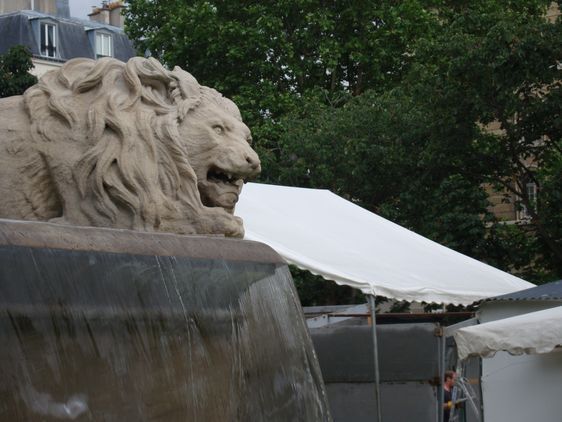 Un lion de la fontaine Saint-Sulpice