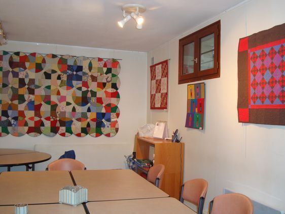 Une des salles de l'association France Patchwork