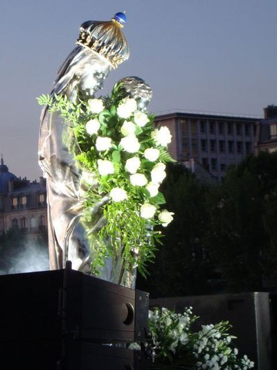 La procession sur la Seine pour Marie, le 14 août 2009