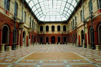 Tino Sehgal Kiss, 2004 - Cour vitrée du Palais des études, École nationale supérieure des Beaux-Arts de Paris - Photo © Jean-Michel Lapelerie