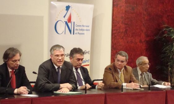 De gauche à droite : Olivier de Tillières, Bruno North, Gilles Bourdouleix, François Lebel et Bernard Marx