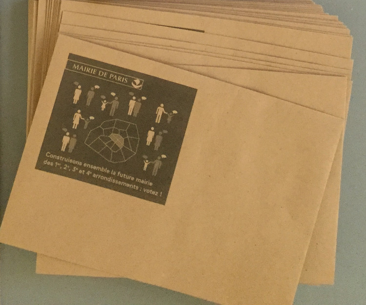 Votation consultative à la mairie du 2e arrondissement de Paris.