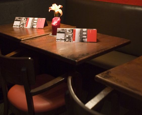 (c) Association Service en tête - Opération Femmes en fête le 6 mars 2009.