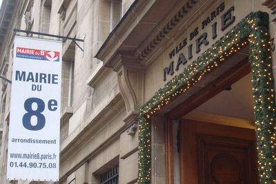 La façade de la mairie du 8e arrondissement de Paris, fin 2010.