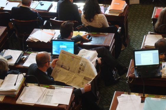 Romain Lévy au conseil de Paris le 28 mars 2011, avant de s'adresser au préfet de police - pendant les questions d'actualité de Sylvain Garel sur les risques radiologiques à Paris.