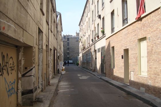 Début de l'impasse Truillot avec au fond à droite le futur jardin Truillot. Photo : Louise Wessier.