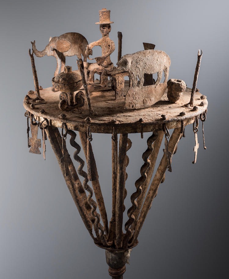 Asen. Master of the Curved Horn Ram. Ouidah, Republic of Benin. Mid-late 19th century. Iron. H. 154 cm; diam. 33.5 cm. Inv. 1010-67. Musée Barbier-Mueller. Photo Luis Lourenço.