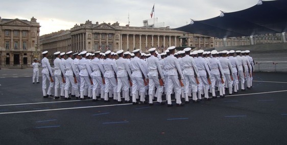 La Marine répétant pour le 14 juillet place de la Concorde - Photo : VD.