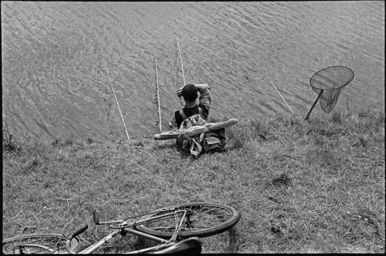 Paid holidays bordering the Seine, 1938 © Fondation HCB, Magnum Agency