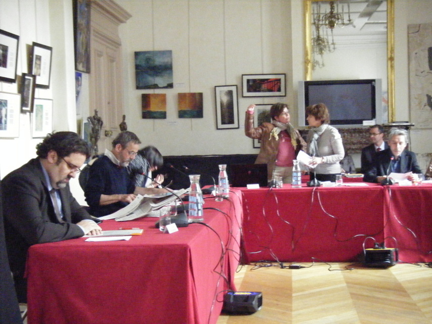A gauche, Christophe Lekieffre, à droite, Jacques Boutault, avant le début du conseil d'arrondissement. Photo : Louise Wessier.