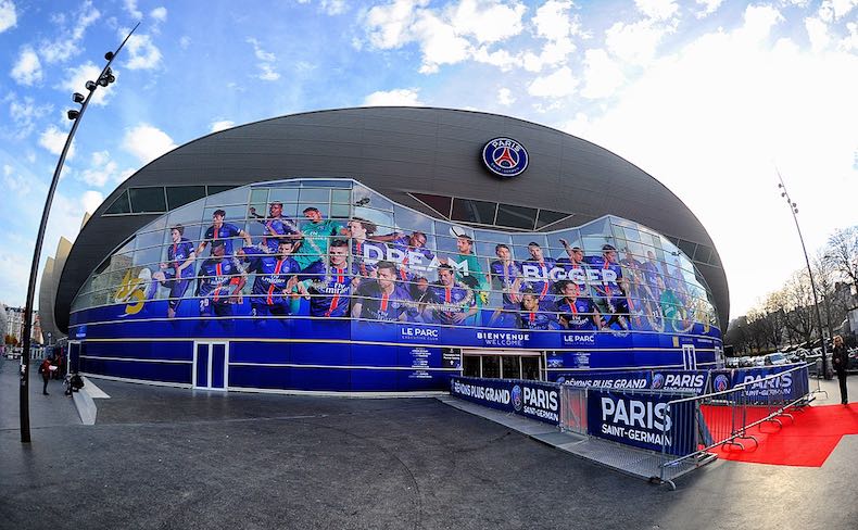 Le Paris Saint Germain au Parc des Princes en 2010 © panoramique de Валерий Дед CC-BY SA 3.0