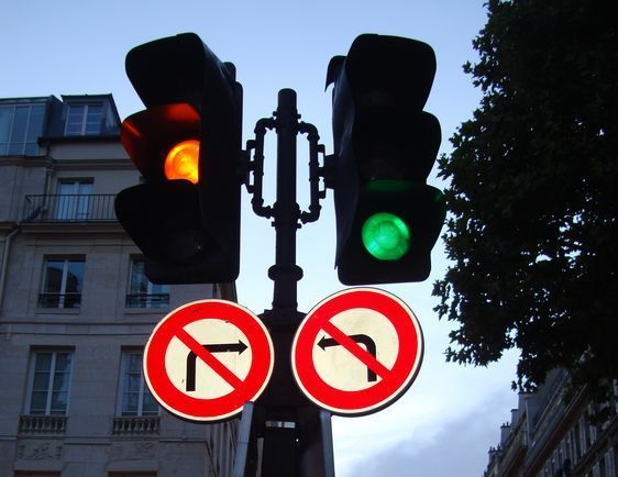 Feux sur la place Saint-Sulpice dans le 6e arrondissement.