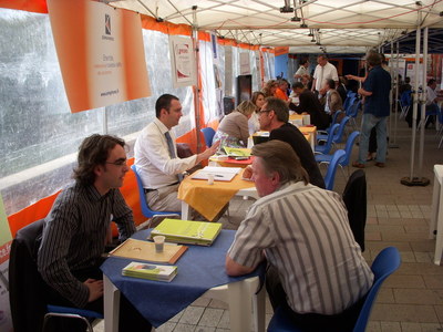 (c) La Caravane des entrepreneurs.