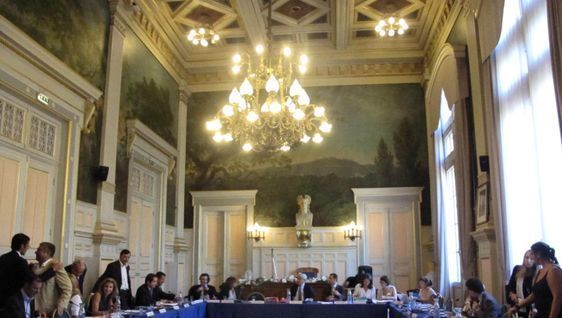 Le conseil du 16e arrondissement le 4 juillet 2011. Photo : Julie Hammett.