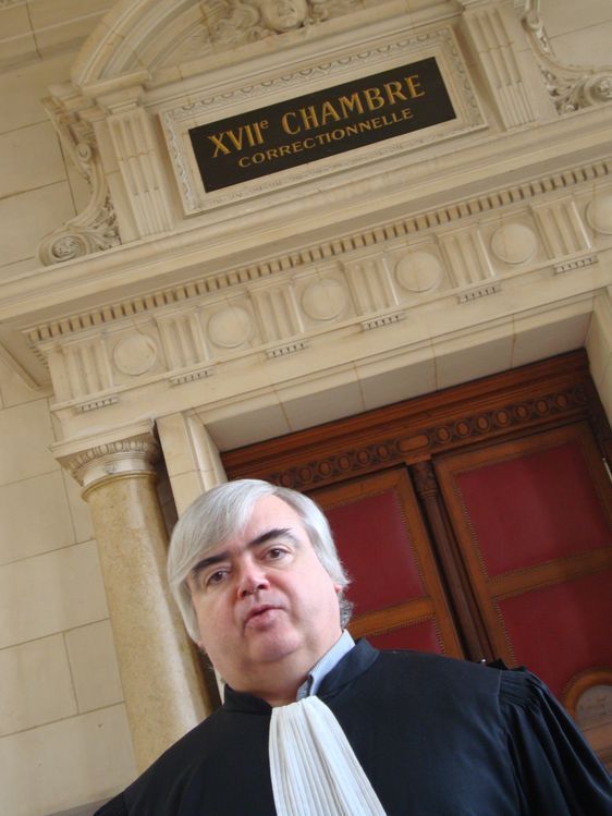 Maître Gérard Ducrey, Avocat près la Cour d'appel de  Paris, praticien du droit de la communication, devant la 17e Chambre du Tribunal correctionnel de Paris, chambre de la presse. Photo : VD.
