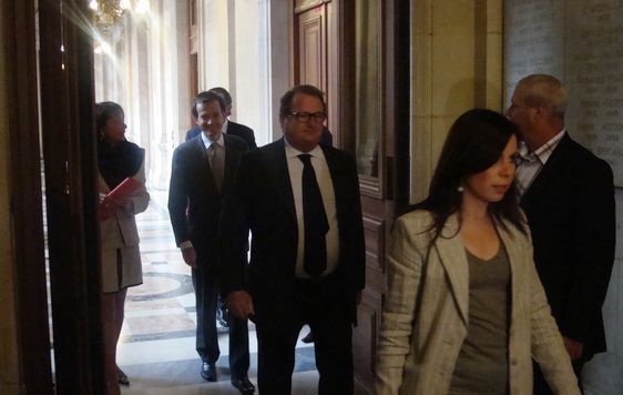 Au 1er plan : Géraldine Poirault-Gauvin, suivie de Pierre Charon et Pierre-Yves Bournazel, peu avant le conseil de Paris le 17 juin 2011 - Photo : VD.