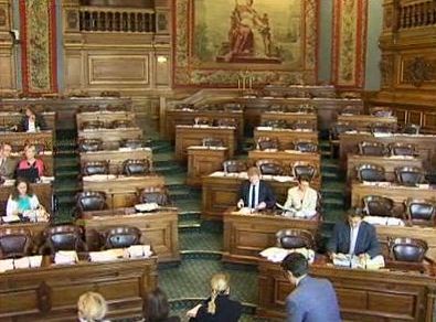 Les rangs de la droite et du centre lors de la séance du 27 septembre 2011 à 9h28 (c) Le conseil de Paris en vidéo, Mairie de Paris.