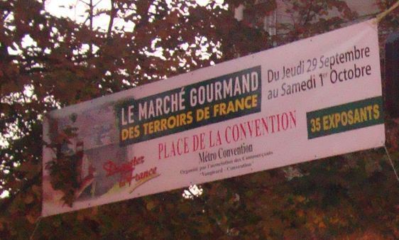 Pour les habitants et les commerçants du quartier, la place sans nom s'appelle Place de la Convention - Photo : VD.