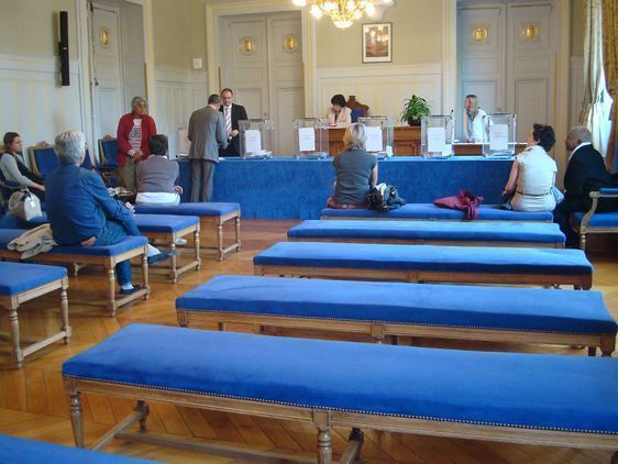 Juin 2011 : tirage au sort des bulletins du collège habitants pour les 6 conseils de quartier du 6e arrondissement - Photo : VD