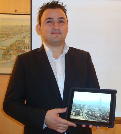 Jean-François Martens et la soeur de la future Tour Triangle.