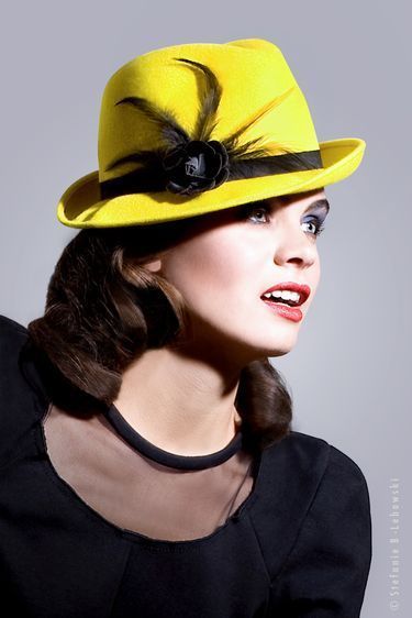 Chapeau: Mademoiselle Slassi / Photographe: Stéfanie B. Lebowski / Modèle: Laura Be @ DMA.