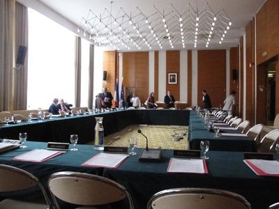Salle du conseil du 17e arrondissement - Photo : Julie Hammett.