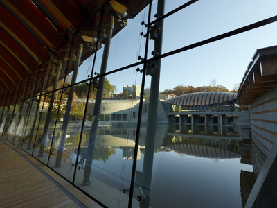 Vue du bassin nord depuis la galerie-pont, musée Crystal Bridges © Timothy Hursley.