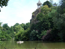 Vue sur le parc des Buttes-Chaumont depuis la mairie du 19e arrondissement - Photo : Mairie du 19e arrondissement de Paris.