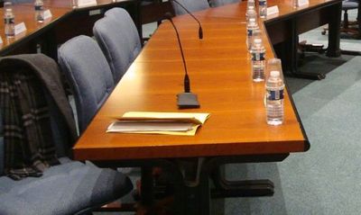 Table du conseil du 15e arrondissement - Photo : VD.