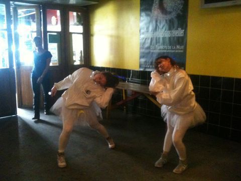 Un duo de danseuses des Pierrots de la nuit