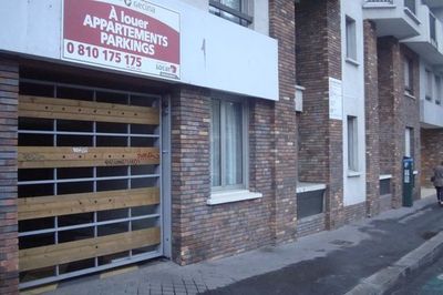 Une pancarte oubliée : la société Locare qui gère les appartements du groupe Gecina ne propose plus d'appartements à la vente ou à la location dans le 10e arrondissement - Photo : VD.