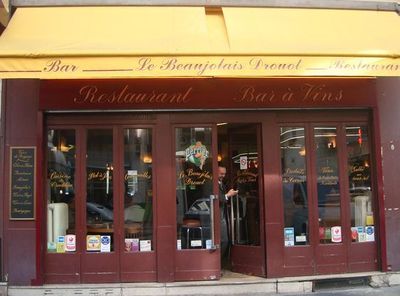 Le dernier jour du Beaujolais Drouot le jeudi 12 avril 2012 - Photo : PT.