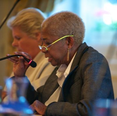 Marie-Thérèse Lacombe au conseil du 6e arrondissement - Photo Archives Paris Tribune / Stan sniper-press.com