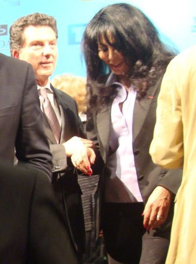 Yamina Benguigui aux Lauriers d'or en février 2012 à la Mairie de Paris avec Patrick Bézier, Président du Club Audiovisuel de Paris- Photo : VD.