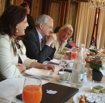 Lynda Asmani, Jean Arthuis et Pierre Cornette de Saint-Cyr et des chefs d'entreprises - Photo : VD.