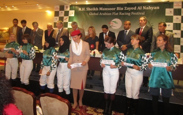 Présentation des Femmes Jockey et des cavalières amateurs pour le Grand Prix du Championnat du monde Femmes de SAR Sheikha Fatima Bint Mubarak - Course de chevaux de Pur-sang Arabes à Craon en Mayenne le 1 septembre 2012 (c) Photo : Luma Ghazzaoui.