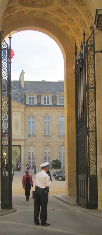 Sortie de la XXe conférence des Ambassadeurs à l'Elysée le 27 août - Photo : Luma Ghazzaoui.