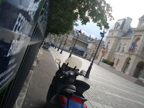 La place Ferdinand Brunot.