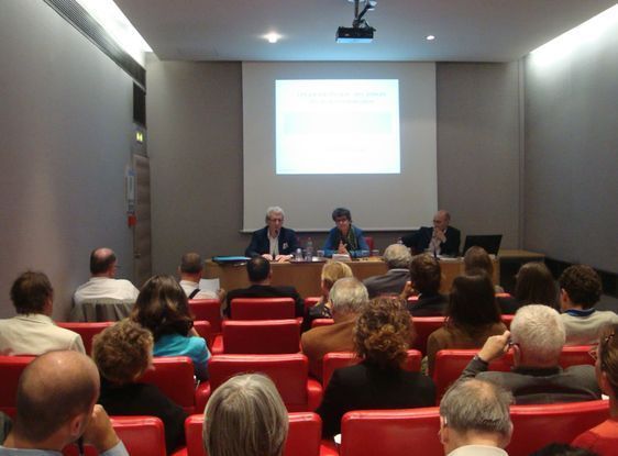 Conférence-débat sur l'évasion fiscale à destination des élus des collectivités territoriales le 12 septembre 2012 au Sénat.