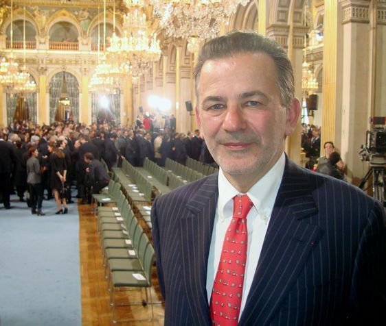 Jean-François Legaret dans la salle des fêtes le 15 mai 2012 lors de la visite du Président François Hollande. Adolescent, il était également présent lorsque le Général Charles de Gaulle y a prononcé son discours.