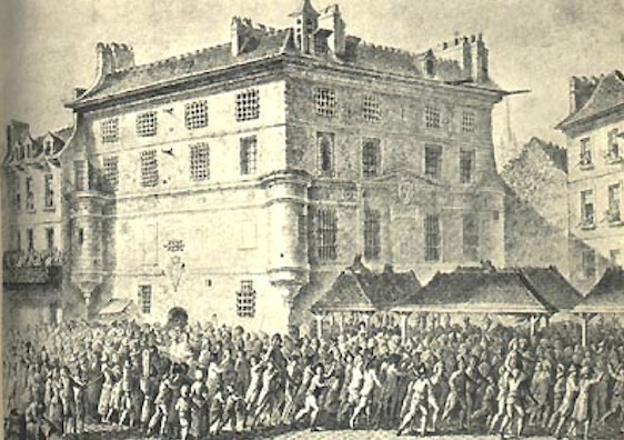 (8) Prison de l'Abbaye : située sur l'actuel passage de la Petite Boucherie et de la rue de l’Échaudé dans le 6e arrondissement de Paris, la prison de l’Abbaye est rasée lors du percement du boulevard Saint Germain en 1854. Ancienne dépendance de la justice de l’abbé de Saint- Germain-des-Prés devenue centre de détention pour des soldats de la garnison de Paris, elle est vendue en 1789 par l’État à la Ville de Paris. Sous la Commune, elle est le théâtre d’un des plus sombres épisodes révolutionnaires au début du mois de septembre 1792 © Ch. Marville, 9 avril 1854, Musée Carnavalet, Paris et Histoire pénitentiaire et Justice militaire, de Jacky Tronel.